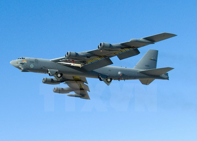 Mỹ điều 3 máy bay ném bom chiến lược B-52 đi tập trận với NATO ảnh 1