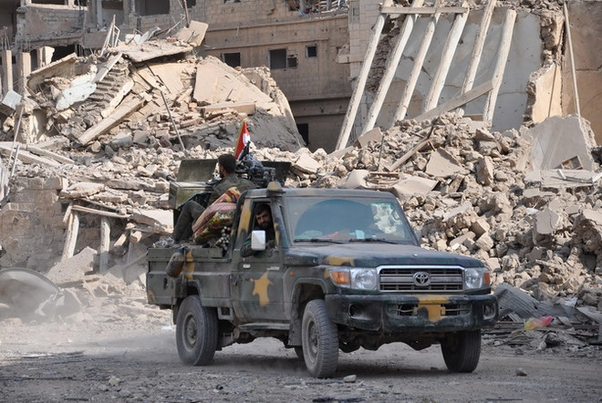 IS đã chiếm 40% diện tích thị trấn biên giới Albu Kamal của Syria ảnh 1