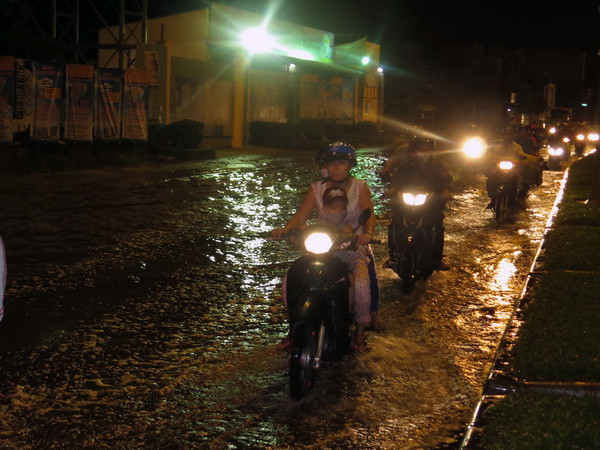 TP. HCM khẩn trương ứng phó với triều cường vượt báo động 3 ảnh 1