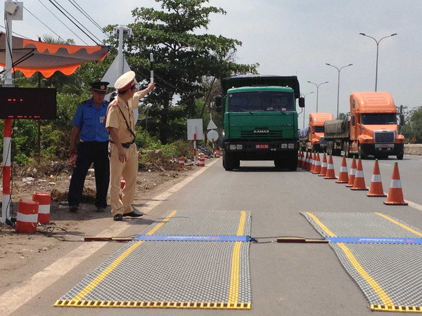 Tăng mức phạt xe chở hàng vượt trọng tải lên đến 7-8 triệu đồng ảnh 1