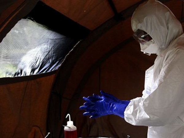 Bác sỹ Cuba nhiễm virus Ebola được đưa đến Thụy Sĩ để điều trị ảnh 1