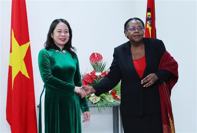 Phó Chủ tịch nước Võ Thị Ánh Xuân hội kiến Chủ tịch Quốc hội Mozambique Esperanca Laurinda Francisco Nhiuane Bias. (Ảnh: Lâm Khánh/TTXVN) Thúc đẩy hợp tác chặt chẽ giữa Quốc hội Việt Nam và Mozambique ảnh 1