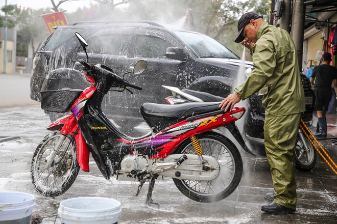 Một số chú ý giúp bảo vệ xe máy sau khi di chuyển trong mùa mưa bão ảnh 2