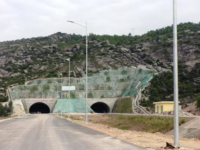 “Vết nứt đường cao tốc Đà Nẵng-Quảng Ngãi là không thể tránh khỏi” ảnh 1