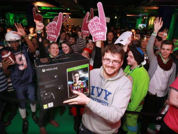 Microsoft bán được 1 triệu bộ Xbox One trong 24 giờ ảnh 1