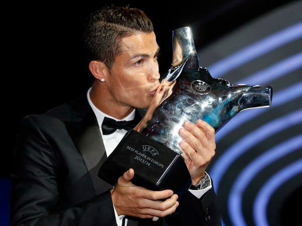 Ronaldo lần đầu giành danh hiệu Cầu thủ xuất sắc nhất châu Âu ảnh 1