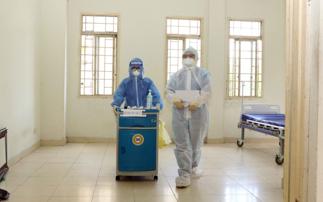 TP.HCM “căng mình” chống dịch: Cuộc đua mang tên điều trị COVID-19 ảnh 1