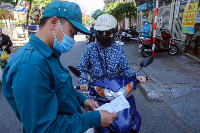 Người dân Đà Nẵng đồng lòng với chủ trương chống dịch của thành phố ảnh 2
