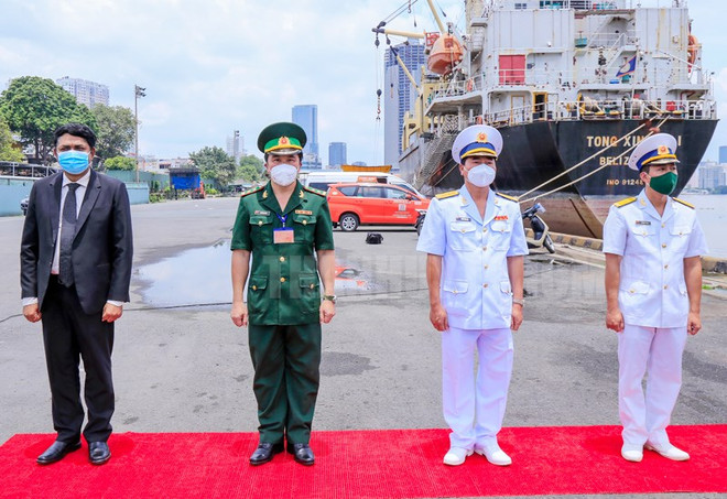 Ấn Độ tặng máy tạo oxy và oxy y tế lỏng hỗ trợ Việt Nam chống COVID-19 ảnh 1