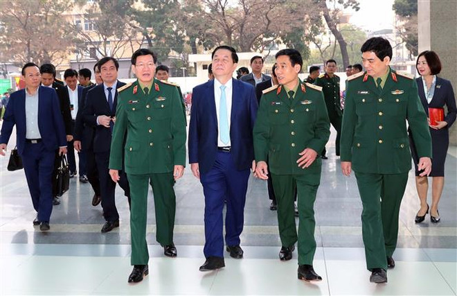 Biểu dương những nỗ lực cống hiến của các y, bác sỹ, nhân viên y tế ảnh 2