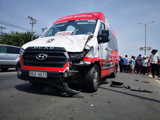 Bà Rịa-Vũng Tàu: Xe 16 chỗ va chạm xe máy ngược chiều, 2 người chết ảnh 2