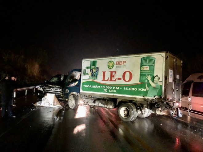 Tai nạn liên hoàn trên cao tốc Nội Bài-Lào Cai, 1 người bị thương nặng ảnh 1