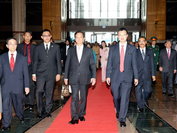 Thủ tướng Nguyễn Tấn Dũng bắt đầu chuyến thăm chính thức Malaysia ảnh 1