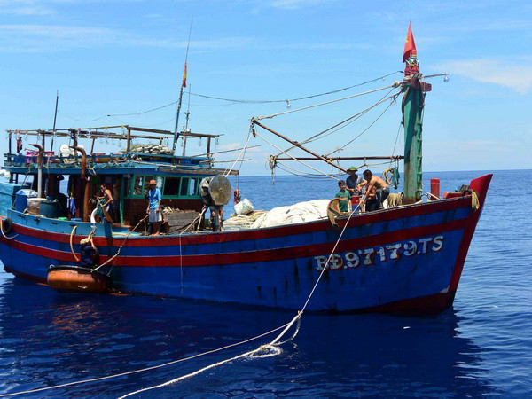 Kịp thời cứu nạn 7 ngư dân trên tàu cá của Tiền Giang ảnh 1