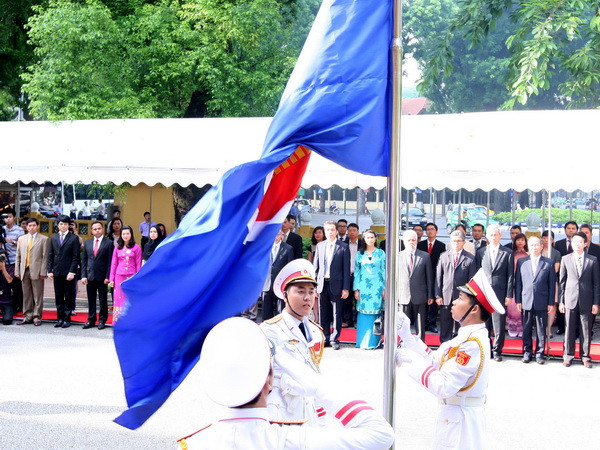 Bộ Ngoại giao tổ chức trọng thể Lễ Thượng cờ ASEAN tại Hà Nội ảnh 1