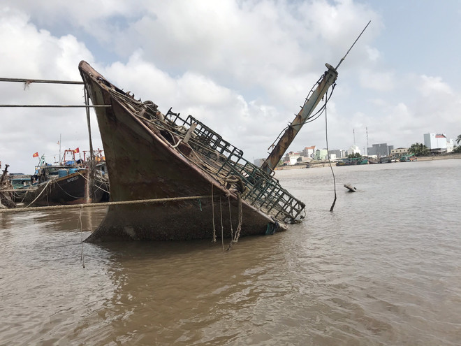 Bạc Liêu bác bỏ thông tin xác tàu có chữ nước ngoài tấp vào bờ biển ảnh 1