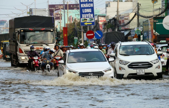 Triều cường làm ngập tuyến Quốc lộ 91 đoạn đi qua phường Mỹ Quý, thành phố Long Xuyên, tỉnh An Giang. Ảnh minh họa. (Ảnh: Công Mạo/TTXVN) Việt Nam đóng góp tích cực cho hội nhập khu vực về môi trường ảnh 1