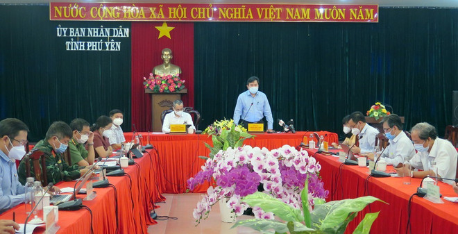 Ông Trần Hữu Thế, Chủ tịch UBND tỉnh Phú Yên phát biểu. (Ảnh: Xuân Triệu/TTXVN) Nhiều địa phương kéo dài thời gian giãn cách xã hội ảnh 1
