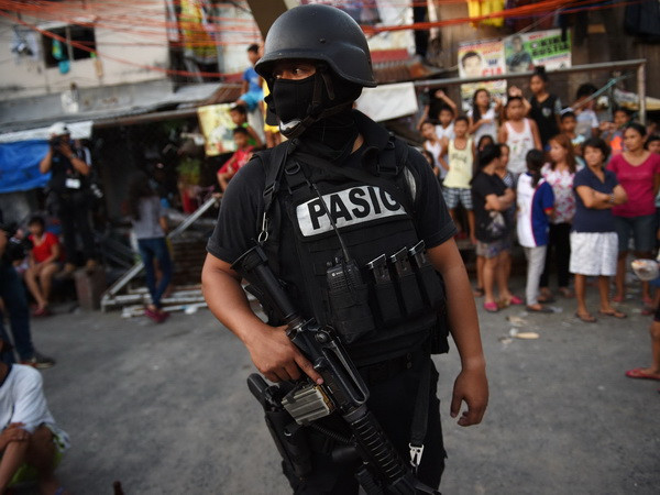 Ông Duterte thừa nhận người vô tội thiệt mạng vì truy quét ma túy ảnh 1