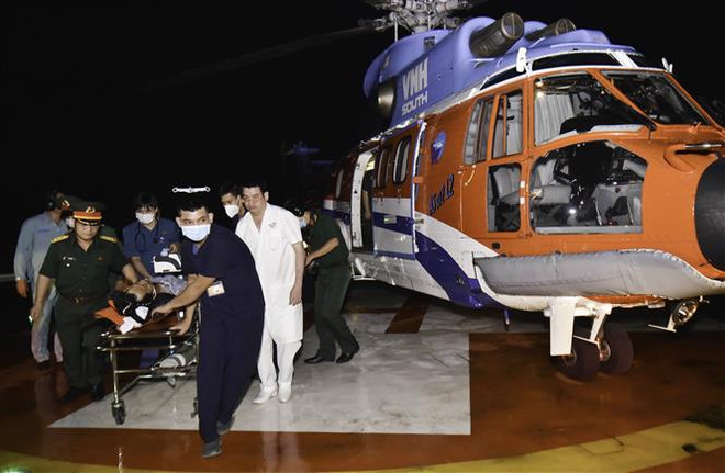Trực thăng đưa ngư dân bị đột quỵ ở Trường Sa về đất liền cấp cứu ảnh 2