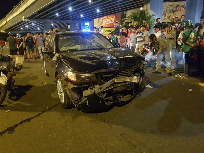 Hình ảnh xe cộ ngổn ngang trong vụ tai nạn liên hoàn tại TP.HCM ảnh 2