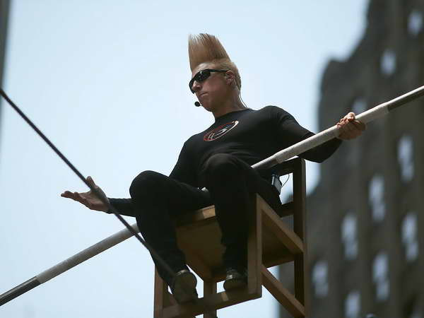 "Người liều lĩnh" muốn lập kỷ lục phỏng vấn liên tục trên dây ảnh 2