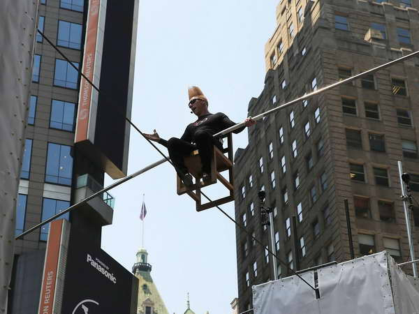 "Người liều lĩnh" muốn lập kỷ lục phỏng vấn liên tục trên dây ảnh 1