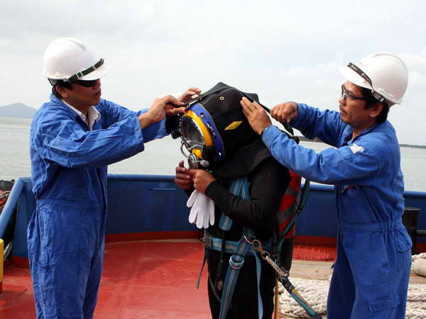 Quảng Ngãi đào tạo thợ lặn giúp ngư dân yên tâm bám biển ảnh 1