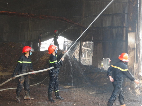 Cháy lớn tại công ty sản xuất gỗ, thiệt hại khoảng 1 tỷ đồng ảnh 1