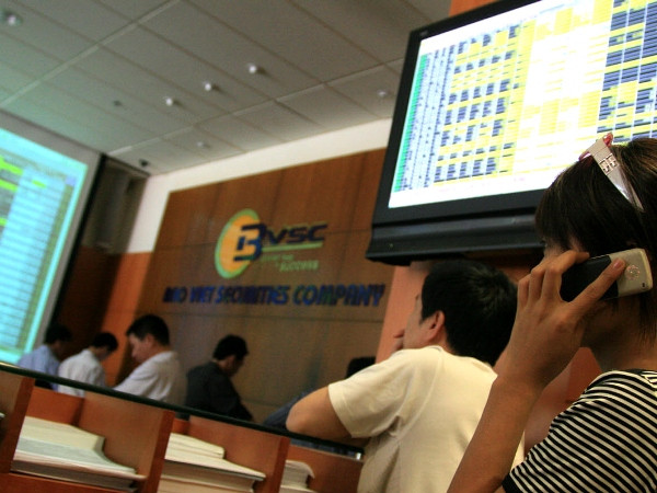 Chứng khoán chốt tuần trong sắc đỏ, VN-Index giảm nhẹ 1,4 điểm ảnh 1