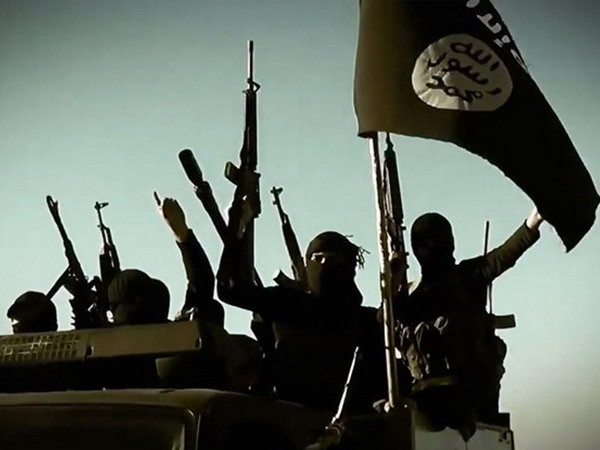 IS chiếm một phần căn cứ không quân chính ở miền Đông Syria ảnh 1