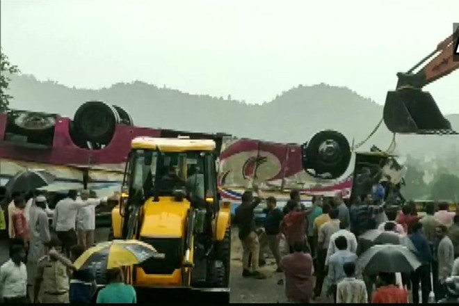 21 người thiệt mạng trong vụ lật xe buýt nghiêm trọng tại Ấn Độ ảnh 1