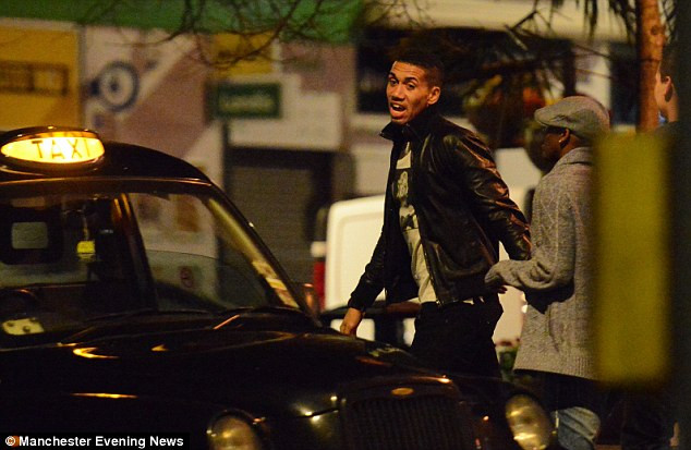 Smalling có thể làm khán giả trận derby vì chơi đêm ảnh 1