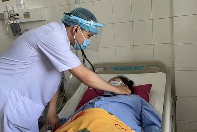 Cần Thơ: Cứu sống bệnh nhân mắc COVID-19 nặng bị xuất huyết tự phát ảnh 1