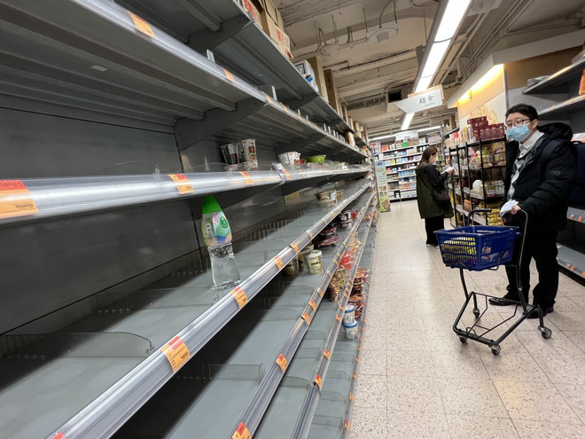 Hong Kong kêu gọi người dân không hoang mang trước làn sóng dịch mới ảnh 1