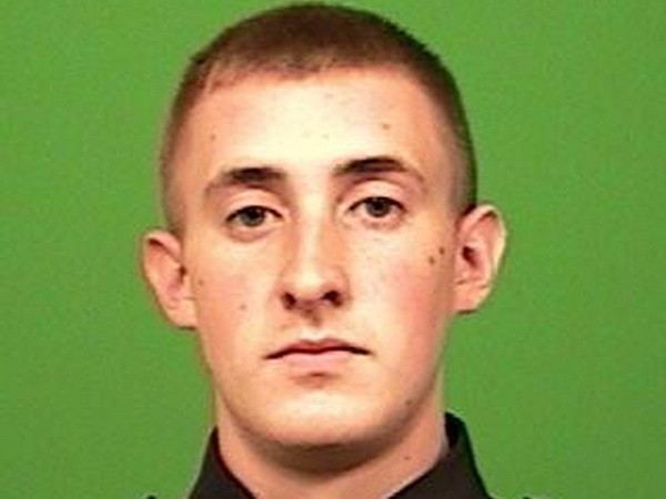 Mỹ: Một cảnh sát New York bị bắn trúng đầu khi đang ngồi trong ôtô ảnh 1