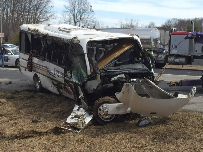 Tai nạn thảm khốc ở Lào, hàng chục du khách thương vong ảnh 1