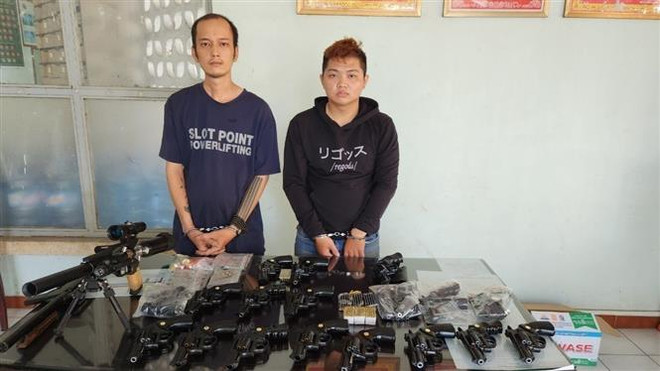 Bắt giữ nhóm đối tượng chế tạo, tàng trữ, mua bán vũ khí trái phép ảnh 1