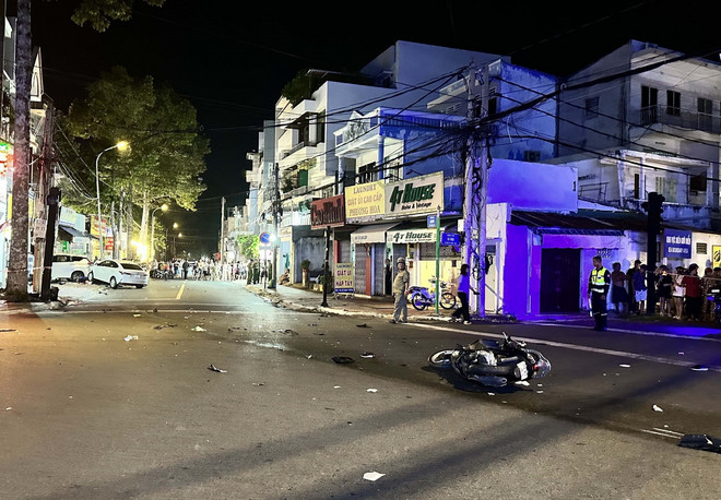 Hiện trường vụ tai nạn liên hoàn. (Ảnh: TTXVN phát) ttxvn_tai_nan_giao_thong_nghiem_trong_tai_ba_ria-vung_tau_lam_2_nguoi_chet_5_nguoi_bi_thuong_2806-2.jpg