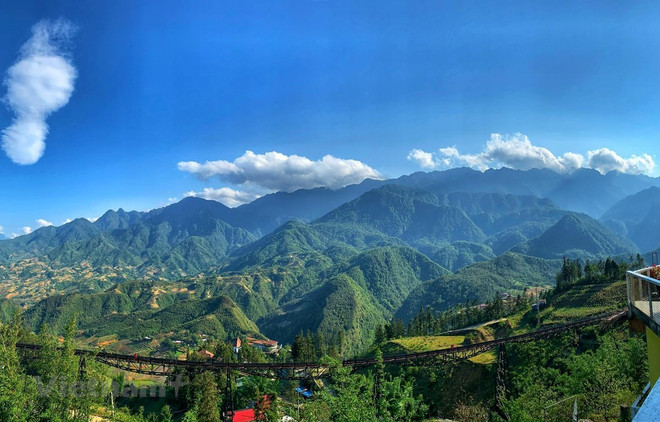 Sapa với view hướng núi tuyệt đẹp vào mùa Hè. (Ảnh: Xuân Mai/Vietnam+) Xây dựng sản phẩm đa dạng kích cầu du lịch Tây Bắc-Lào Cai ảnh 1