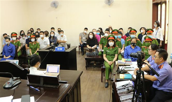 Hiệu trưởng và thủ quỹ lĩnh án vì thu tiền của phụ huynh trái quy định ảnh 1