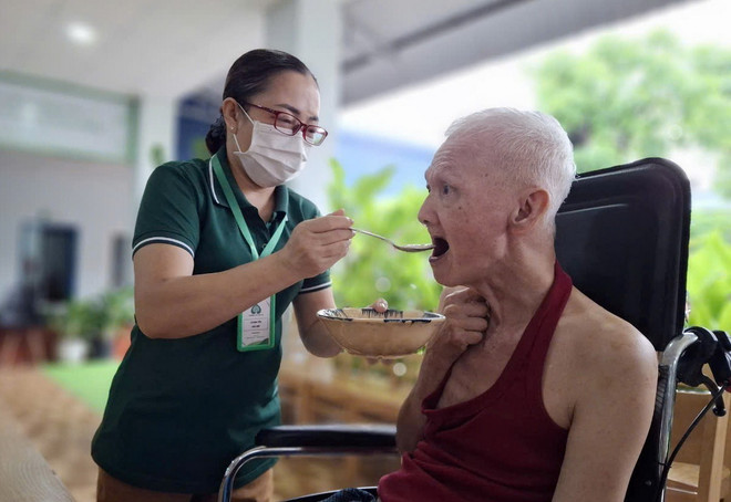 Chăm sóc người cao tuổi tại Viện dưỡng lão Tâm An, thành phố Thủ Đức, Thành phố Hồ Chí Minh. (Ảnh: TTXVN phát) ttxvn_thanh_pho_ho_chi_minh_truoc_thach_thuc_gia_hoa_dan_so5_resize.jpg