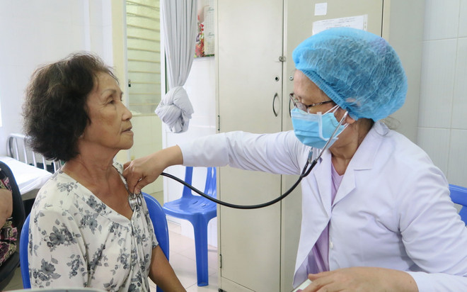 Khám sức khỏe tổng quát miễn phí cho người cao tuổi tại Thành phố Hồ Chí Minh. (Ảnh: Đinh Hằng/TTXVN) ttxvn_thanh_pho_ho_chi_minh_truoc_thach_thuc_gia_hoa_dan_so4_resize.jpg