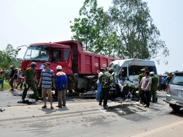 Hỗ trợ các nạn nhân trong vụ tai nạn ôtô tại Quảng Ngãi ảnh 1