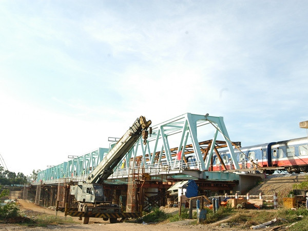 Thông cầu đường sắt sông Vệ mới, rút ngắn thời gian chạy tàu ảnh 3