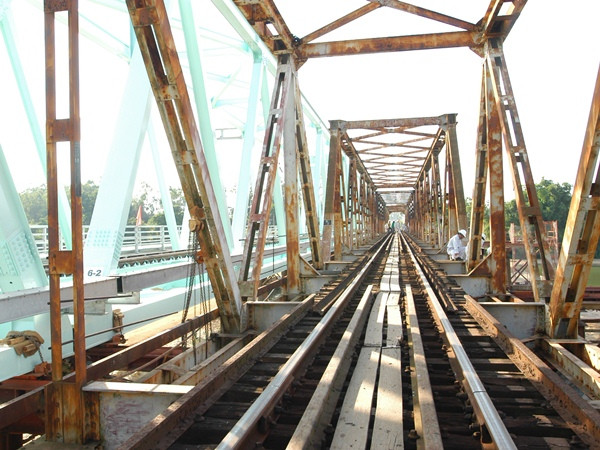 Thông cầu đường sắt sông Vệ mới, rút ngắn thời gian chạy tàu ảnh 1