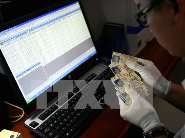 Giấy phép lái xe ôtô hết hạn mới phải đổi sang bằng vật liệu PET ảnh 1