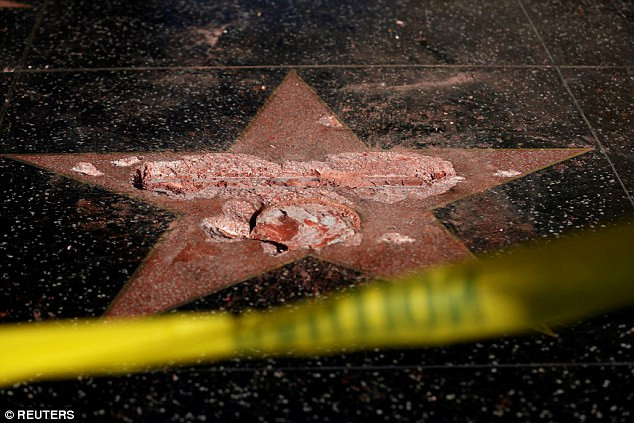 Triệu phú đập ngôi sao của ông Trump đối mặt với án tù 3 năm ảnh 2