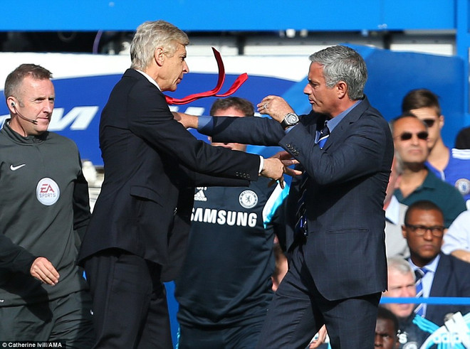 Wenger và Mourinho từng có nhiều hiềm khích trong quá khứ. (Nguồn: AMA) M.U-Arsenal: Wenger sẽ thực hiện lời hứa bắt tay với Mourinho? ảnh 1
