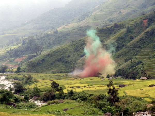 Tạm dừng thi công hầm Cốc San để kiểm tra việc sụt nứt Quốc lộ 4D ảnh 1